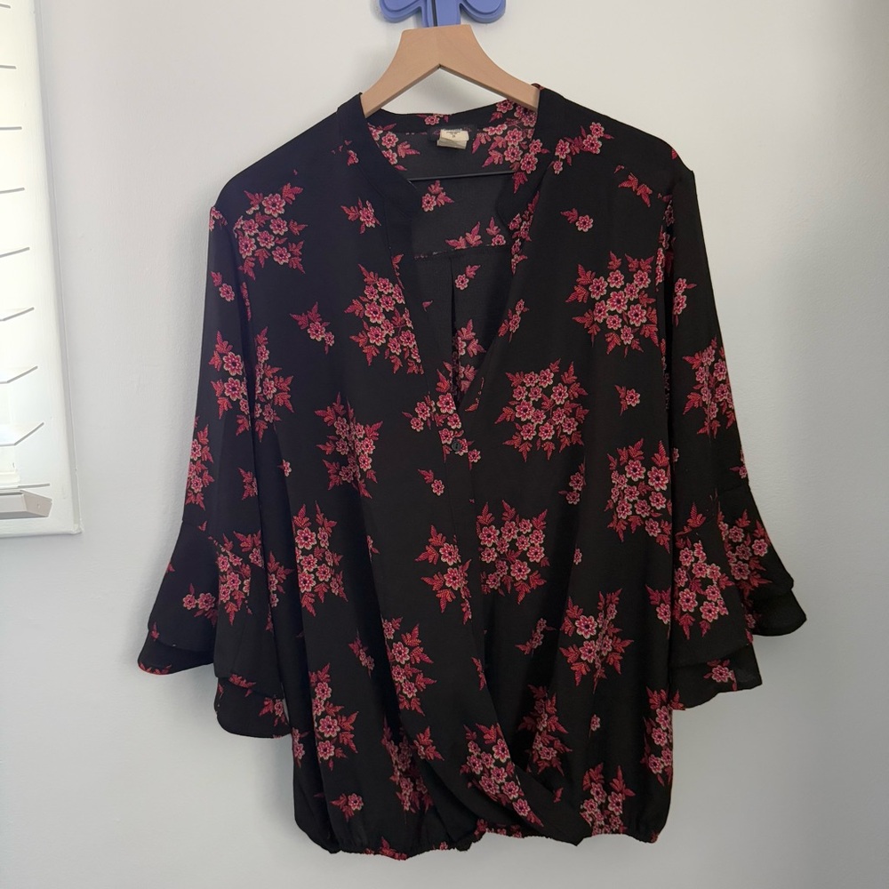 Cocomoco‎ 2X Black Pink Floral Blouse Flutter Sleeve V Neck Career Office Spring